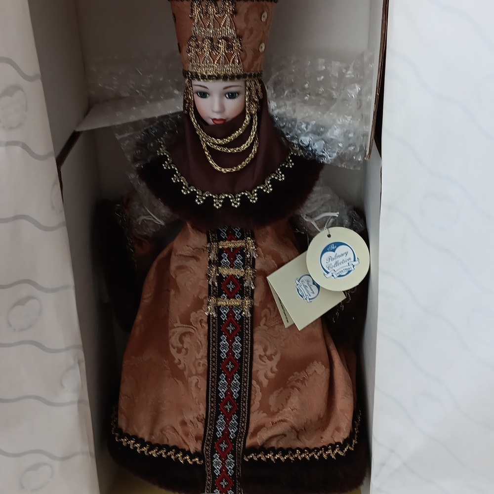Anastasia: Porcelain Doll. Mint Condition. New In Box w/COA. Limited Edition. - Picture 7 of 9